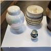 Image 2 : FOUR URNS