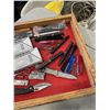 Image 2 : TRAY OF ASSORTED KNIVES, LIGHTERS, DEFENCE KEYCHAINS ETC