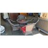 Image 1 : PATIO TABLE WITH 4 CHAIRS