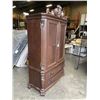 Image 2 : ORNATE MAHOGANY FINISH WARDROBE