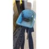 Image 2 : YARDWORKS CHILDS WHEELBARROW
