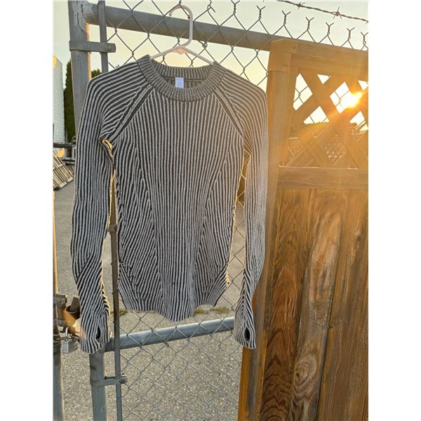 Ivivva size12 sweater