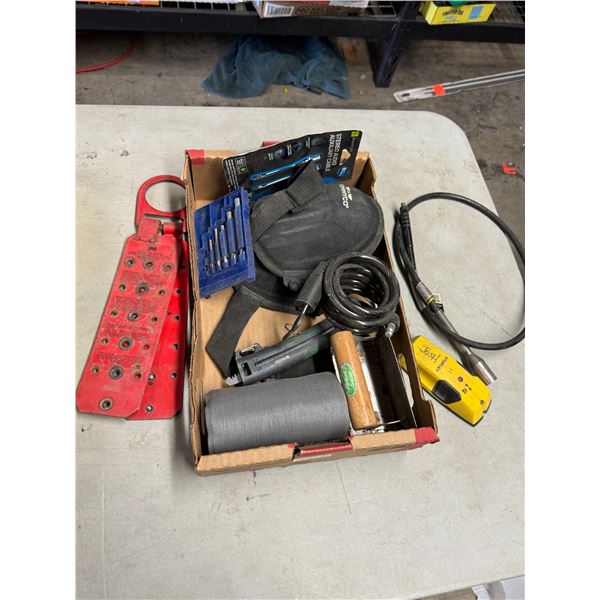 Assorted tools, kneepads, etc.