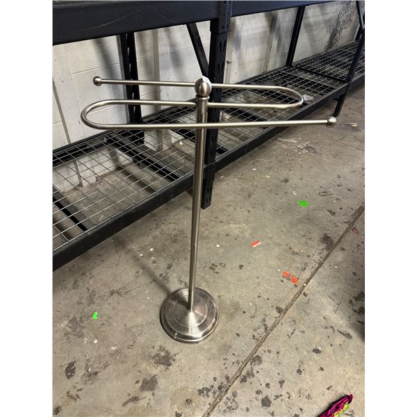 Towel stand