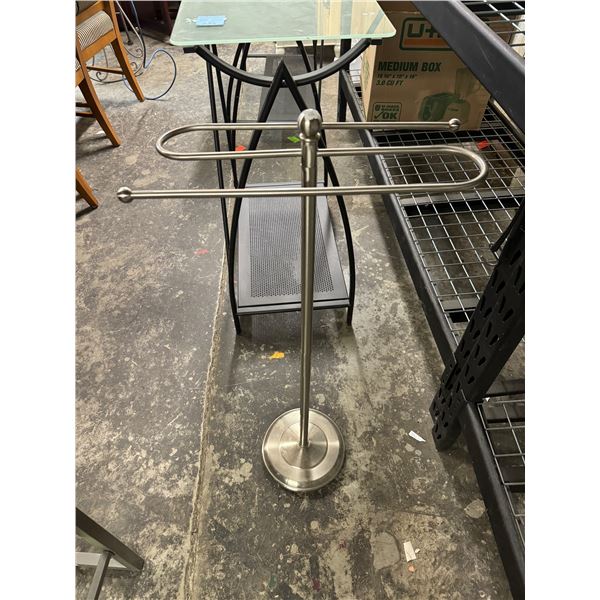 Towel stand