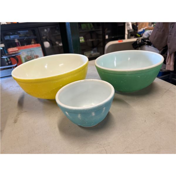 Pyrex mixing bowls
