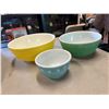 Image 1 : Pyrex mixing bowls
