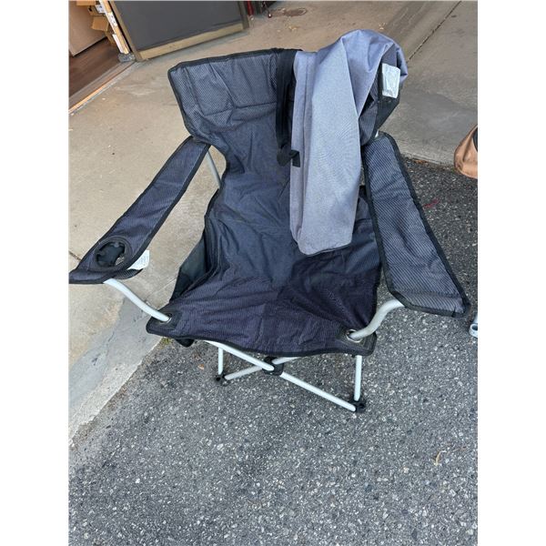 Folding camp chair