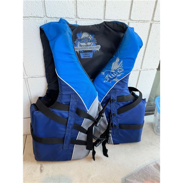 Fluid large life jacket