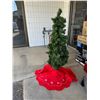 Image 1 : Christmas tree and skirt