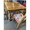 Image 2 : Antique oak Table And Chairs with expandable leafs built-in