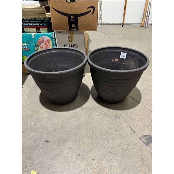 2-14" plastic plant pots