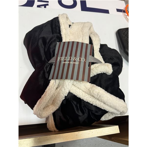 Field & Co Sherpa blanket