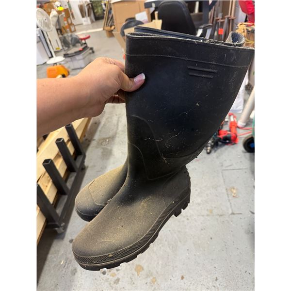 rubber boots size 13