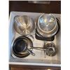 Image 8 : Cookware, Linens, A