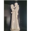 Image 4 : Embrace statue Spode A