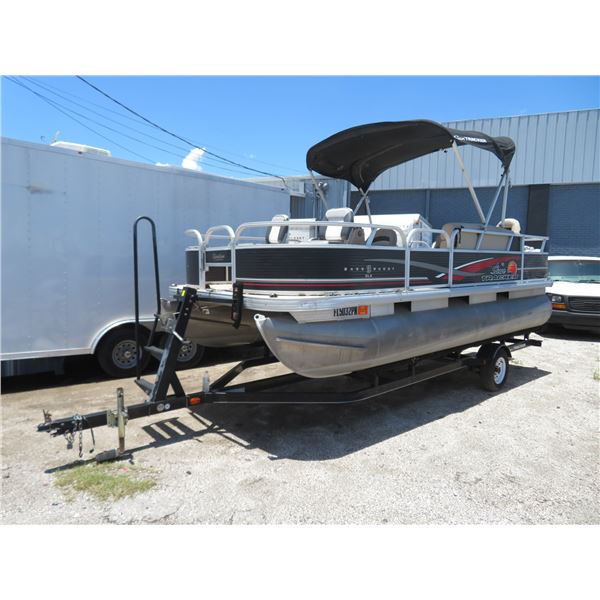 2013 Sun Tracker Bass Buggy 18' DLX Pontoon Boat