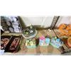 Image 2 : SHELF OF ASSORTED ITEMS INCLUDING; COLLECTIBLE PLATES, MINI LIGHT-UP HOUSES, BRIEFCASE & MORE