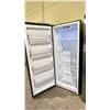 Image 3 : GALANZ STANLESS STEEL 28.5" FRIDGE/FREEZER *MISSING HANDLE*