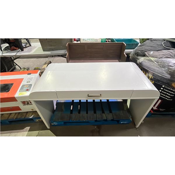 PALLET OF DESK & FOYER BENCH