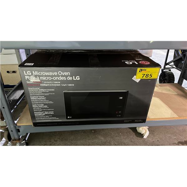 LG MICROWAVE OVEN (UNKNOWN WORKING CONDITION, MAY BE MISSING PIECES)