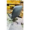 Image 2 : ROLLING OFFICE CHAIR