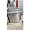 Image 1 : WHIRLPOOL STAINLESS STEEL DISH WASHER 24" WIDE