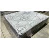 Image 3 : STEARNS & FOSTER KING SIZE MATTRESS