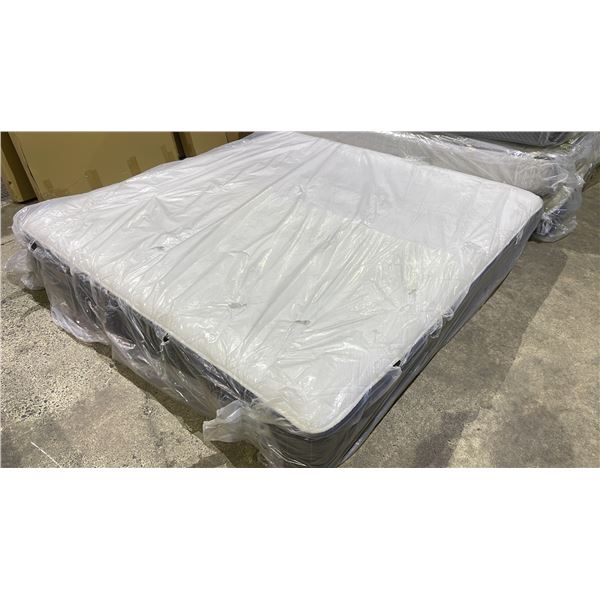 STEARNS & FOSTER KING SIZE MATTRESS