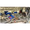 Image 3 : SHELF OF ASSORTED ITEMS INCLUDING; BOTTLE JACK, BENCH VISE, CHAINS & MORE