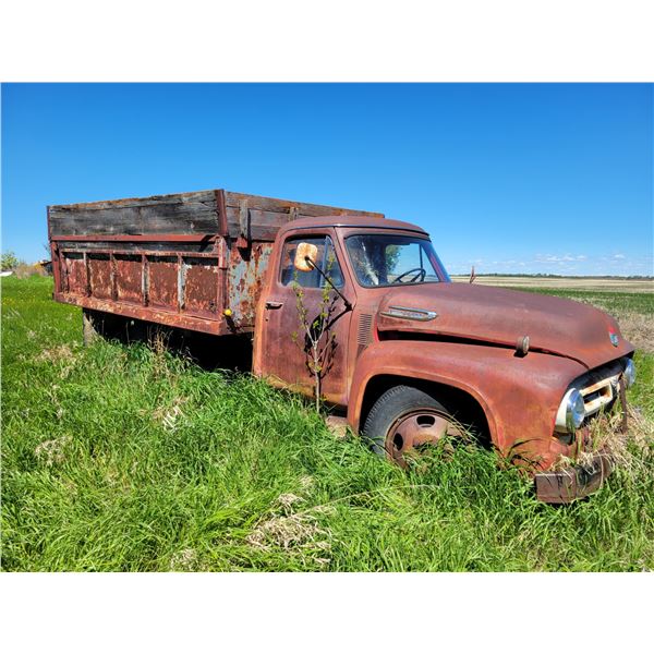 Approx. 1955- 1958 Ford F500, V8, standard c/w Steel Box & Hoist, showing 82,961 miles. Good body. S