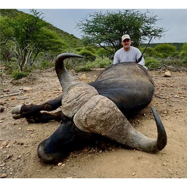 AFRICA MAXIMUM SAFARIS: 8-Day Safari for Cape Buffalo and Crocodile in the North West Province of So