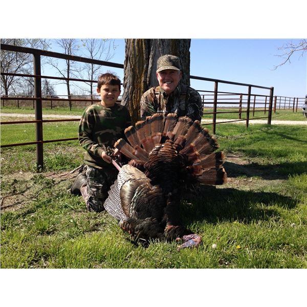 Missouri Spring Turkey Hunt for 1 hunter and 1 non hunter