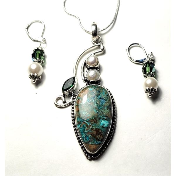 21)  UNIQUE DESIGN, NATURAL CHRYSCOLLA/GREEN TOPAZ