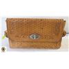 Image 1 : VINTAGE TOOLED LEATHER BAG HAS A DUCK