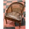 Image 2 : SOLID WOOD TABLE W/4 CURVED RATTAN BACK CHAIRS