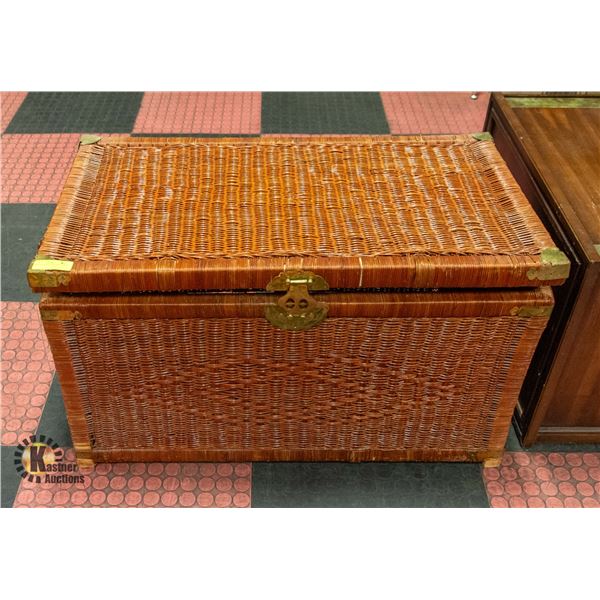LARGE WICKER TRUNK WITH LATCH