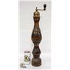Image 1 : LARGE ANTIQUE PEPPER GRINDER