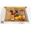 Image 1 : BOX OF SMALL COLLECTIBLES