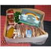 Image 1 : BOX ASSORTED CHRISTMAS ORNAMENTS