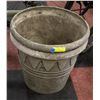 Image 1 : 2 LARGE PLANT POTS