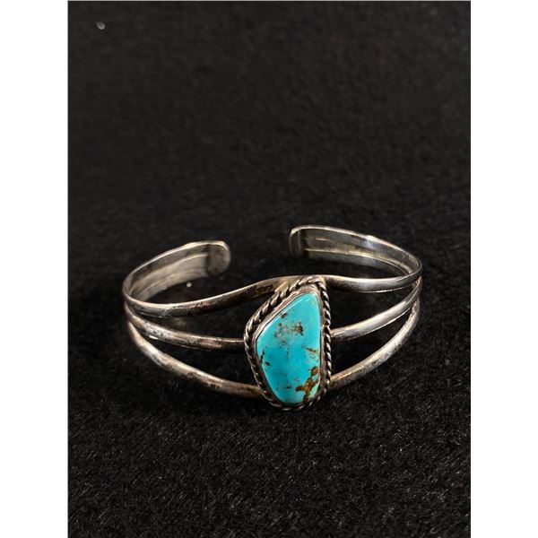 Very Nice Vintage Sterling Silver Decorative Bracelet with Turquoise Stone