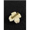 Image 2 : Pretty Vintage Ivory Dogwood Flower Brooch