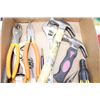 Image 3 : Cresent wrench, pliers, sided cutters, alignment