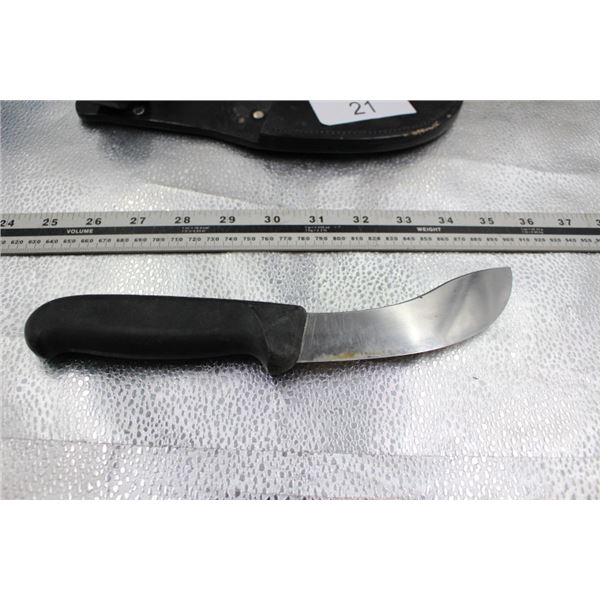 Skinning knife with case
