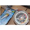 Image 3 : Gas saver gauge, flashlights, tape measure,