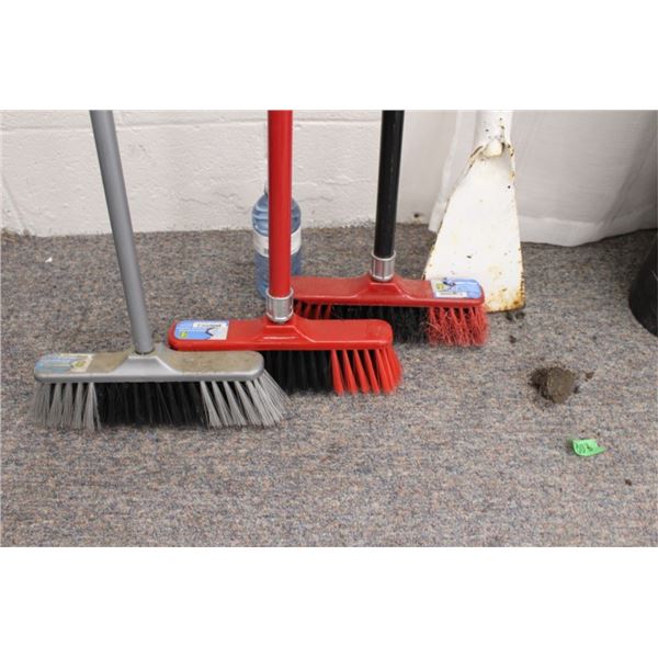 Brooms, Scraper