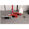Image 1 : Brooms, Scraper