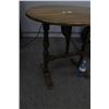 Image 6 : Vintage round wood table/drop leaf