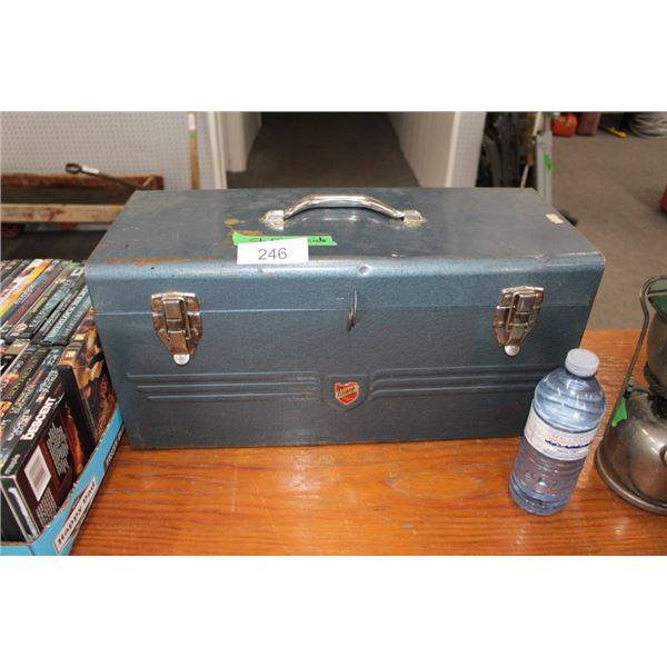 Toolbox, lighter, mini sledge, dust brush, ropes